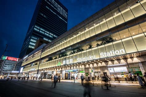 渋谷駅から東京駅：都市の鼓動と時間の流れ